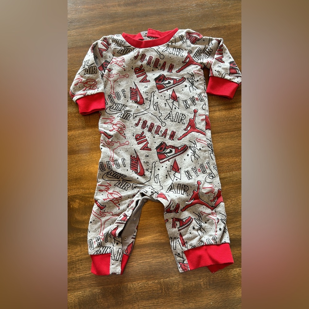 Air Jordan by Nike jumper